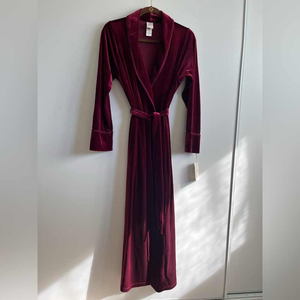 NWT JONQUIL BY DIANE SAMANDI In Bloom Burgundy Velvet Robe